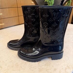 ✨ Louis Vuitton Silhouette Rain Boots – Black Monogram Patent